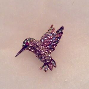 New Hummingbird Bird. Goldtone, Swavorski Crystals. 1” x 1”
